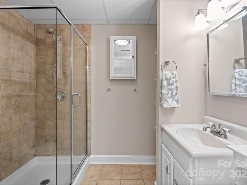 315 Red Barn Trail, Matthews, NC 28104.  MLS# CAR4267692, YatesRealty ID 26749. Full bathroom in apartment/separate living space downstairs