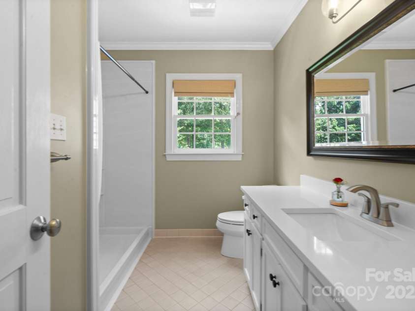 315 Red Barn Trail, Matthews, NC 28104.  MLS# CAR4267692, YatesRealty ID 26749. Full bathroom on main level