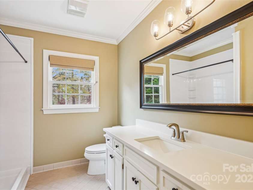 315 Red Barn Trail, Matthews, NC 28104.  MLS# CAR4267692, YatesRealty ID 26749. Full bathroom on main level