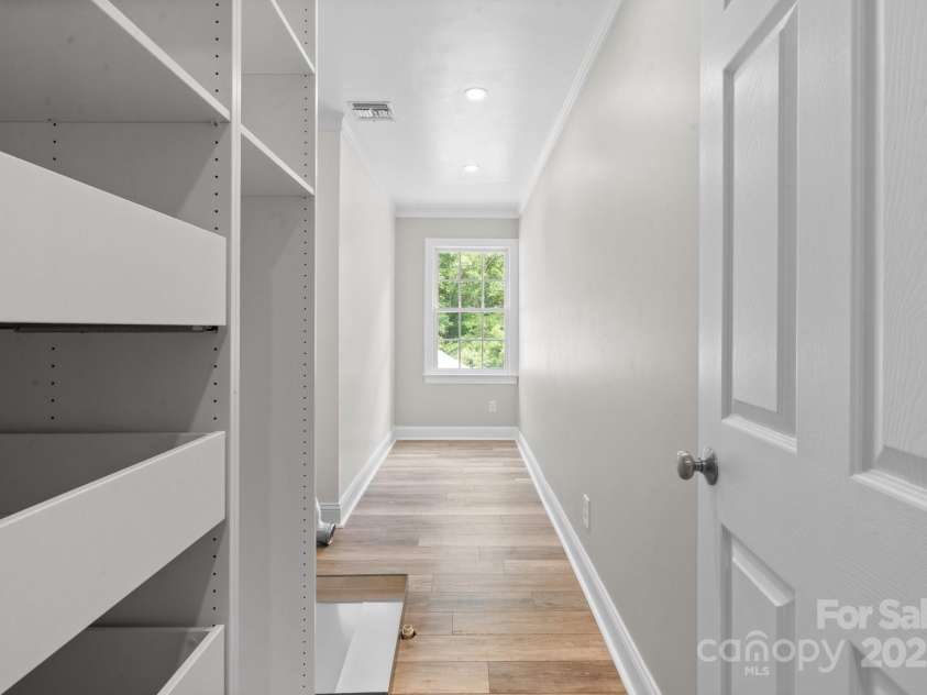 315 Red Barn Trail, Matthews, NC 28104.  MLS# CAR4267692, YatesRealty ID 26749. Laundryroom