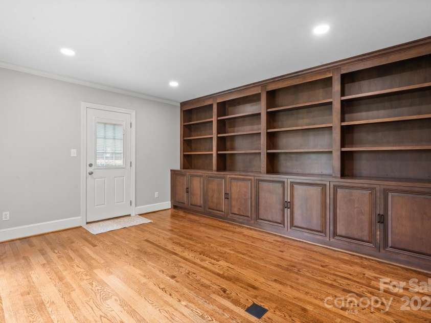 315 Red Barn Trail, Matthews, NC 28104.  MLS# CAR4267692, YatesRealty ID 26749. Library