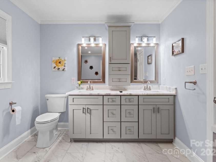 315 Red Barn Trail, Matthews, NC 28104.  MLS# CAR4267692, YatesRealty ID 26749. Primary bathroom with leathered marble counters