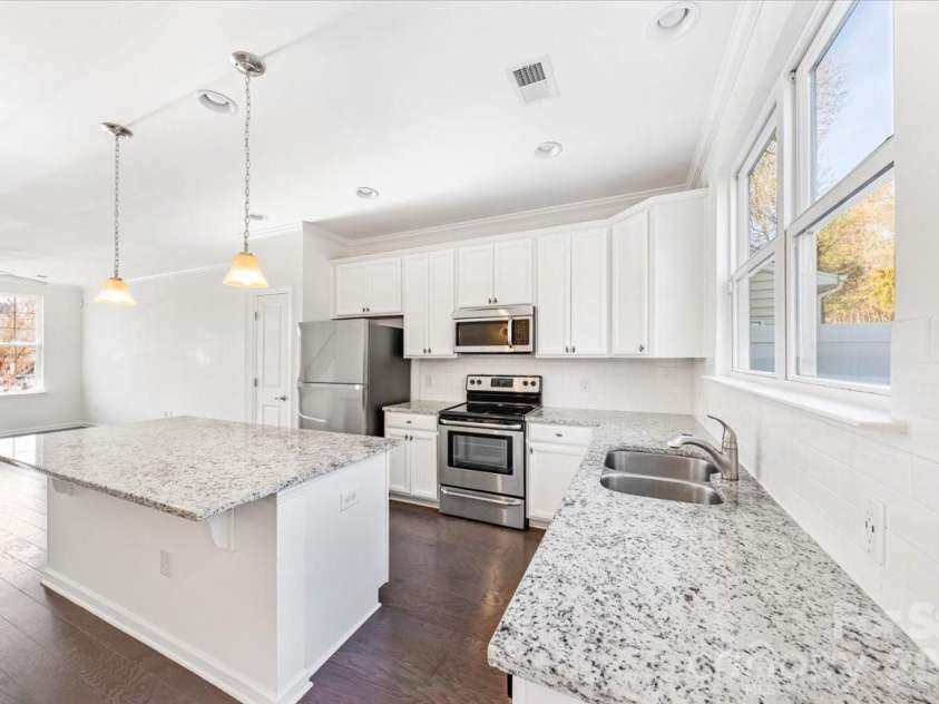 108 Prairie View Court, Belmont, NC 28012.  MLS# CAR4384112, YatesRealty ID 2675. Kitchen