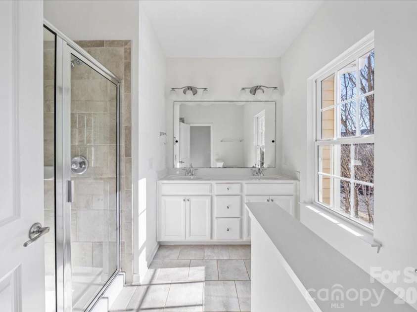 108 Prairie View Court, Belmont, NC 28012.  MLS# CAR4384112, YatesRealty ID 2675. Primary Bathroom