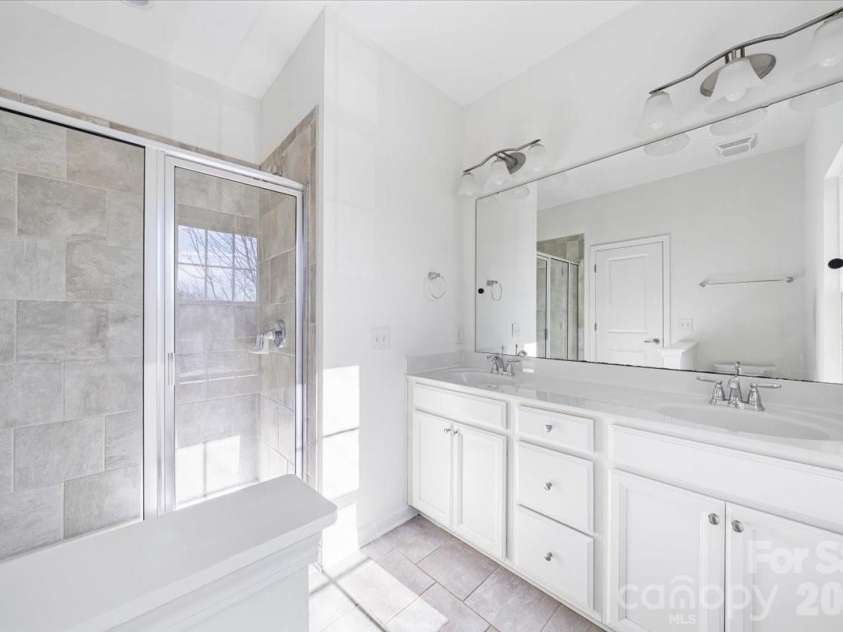 108 Prairie View Court, Belmont, NC 28012.  MLS# CAR4384112, YatesRealty ID 2675. Primary Bathroom