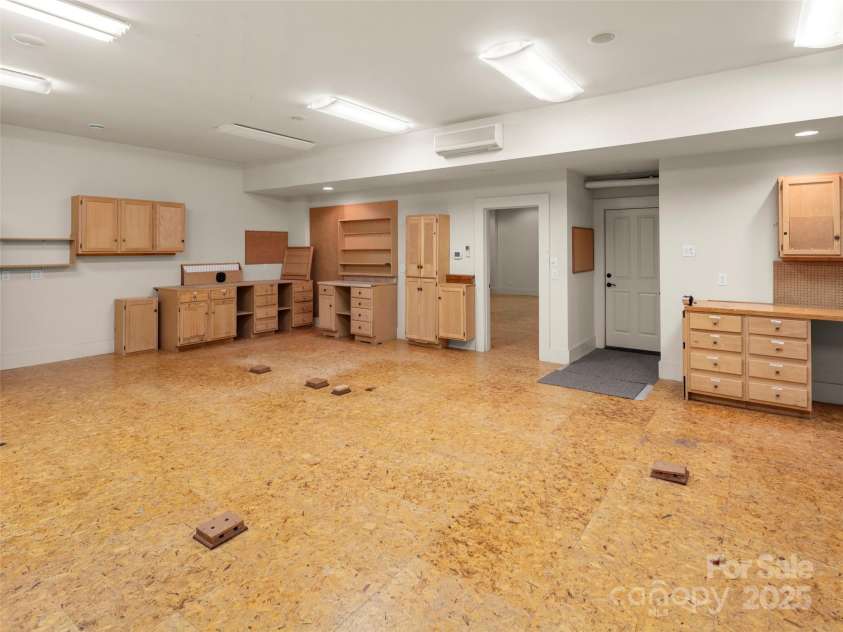 190 Mistletoe Trail, Hendersonville, NC 28791.  MLS# CAR4298117, YatesRealty ID 2675. 