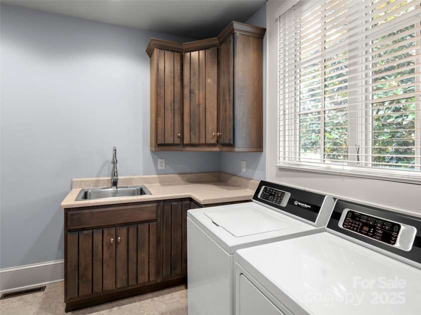 190 Mistletoe Trail, Hendersonville, NC 28791.  MLS# CAR4298117, YatesRealty ID 2675. 