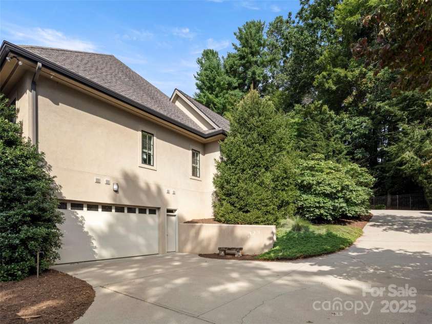 190 Mistletoe Trail, Hendersonville, NC 28791.  MLS# CAR4298117, YatesRealty ID 2675. 