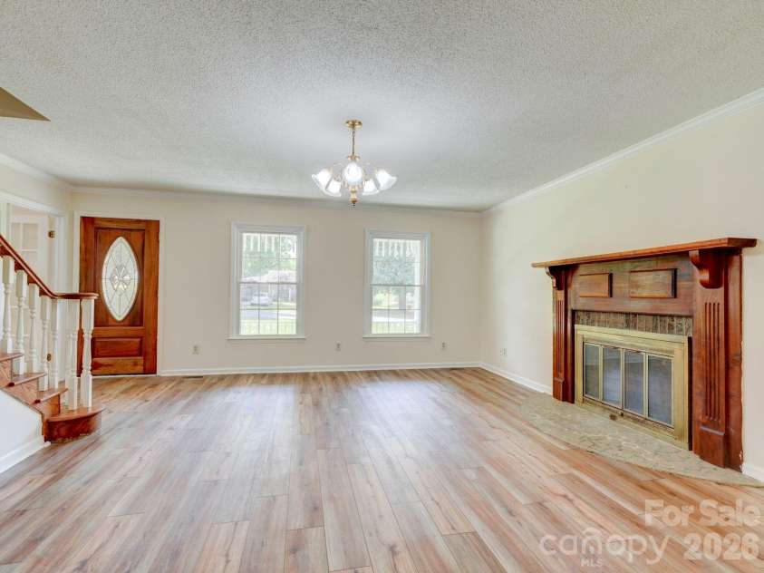 1707 David Drive, Shelby, NC 28150.  MLS# CAR4379907, YatesRealty ID 26750. 