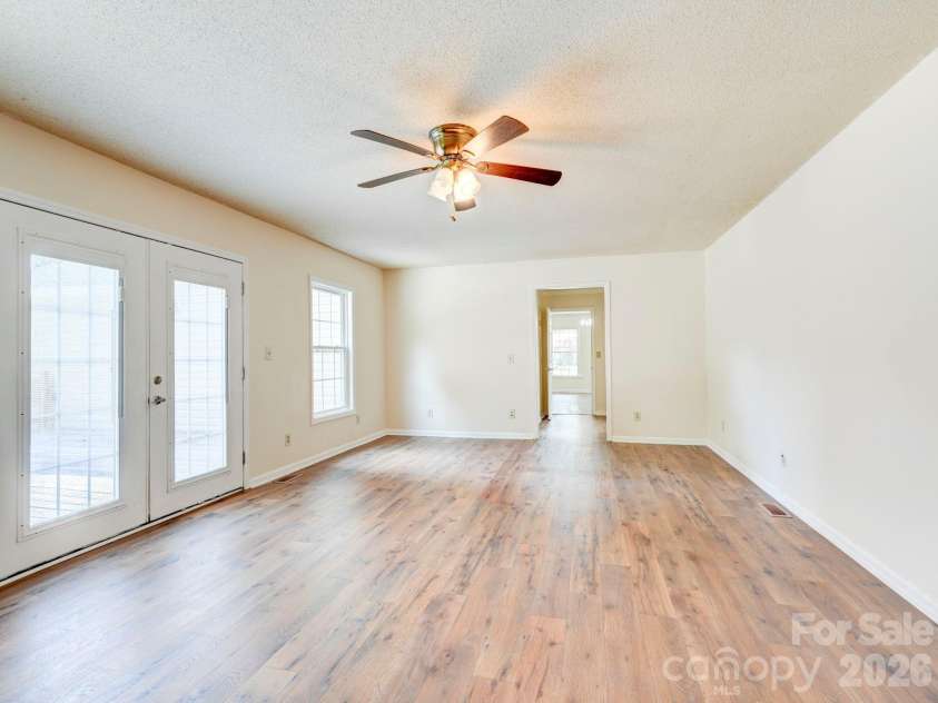 1707 David Drive, Shelby, NC 28150.  MLS# CAR4379907, YatesRealty ID 26750. 