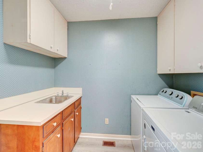 1707 David Drive, Shelby, NC 28150.  MLS# CAR4379907, YatesRealty ID 26750. 