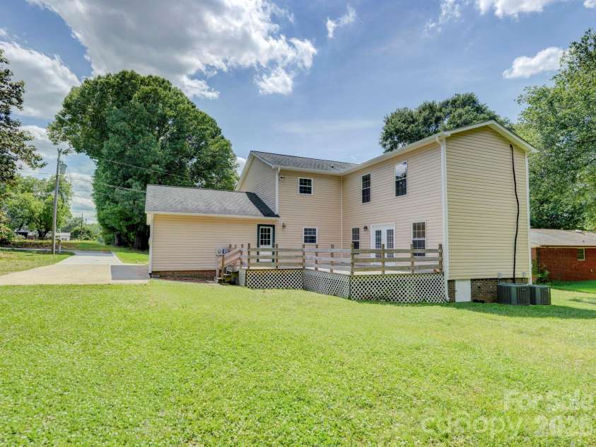 1707 David Drive, Shelby, NC 28150.  MLS# CAR4379907, YatesRealty ID 26750. 