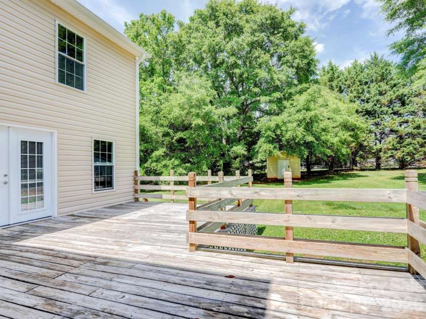 1707 David Drive, Shelby, NC 28150.  MLS# CAR4379907, YatesRealty ID 26750. Back deck