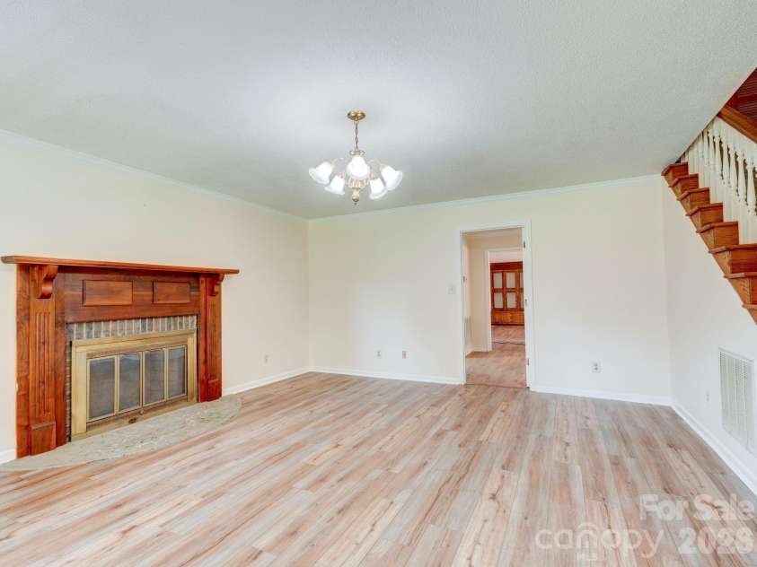 1707 David Drive, Shelby, NC 28150.  MLS# CAR4379907, YatesRealty ID 26750. Living Room