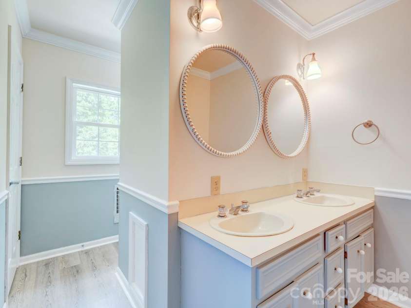 1707 David Drive, Shelby, NC 28150.  MLS# CAR4379907, YatesRealty ID 26750. Upstairs bathroom