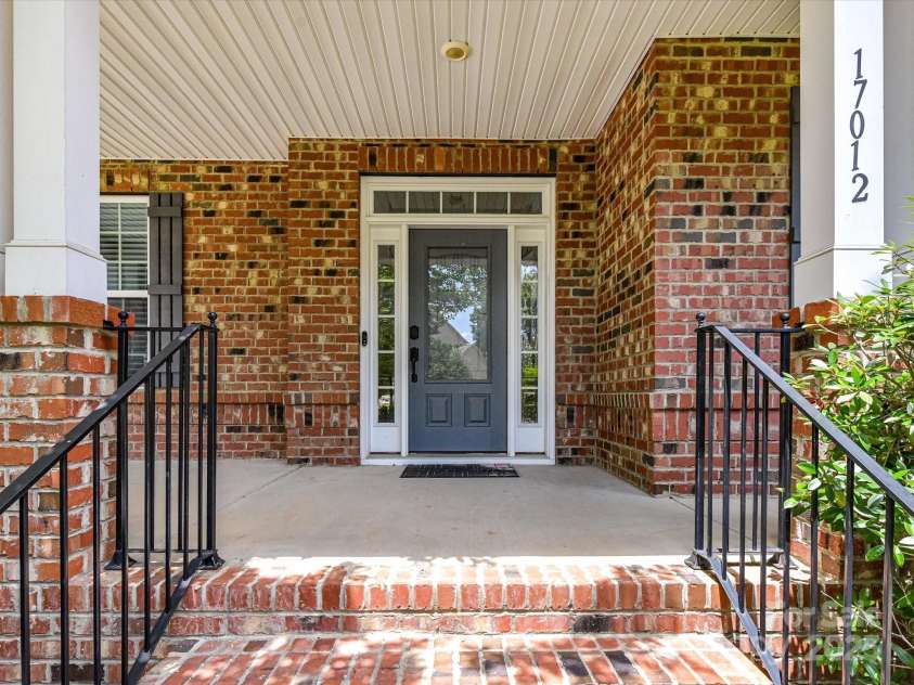 17012 Alydar Commons Lane, Charlotte, NC 28278.  MLS# CAR4273044, YatesRealty ID 26752. 