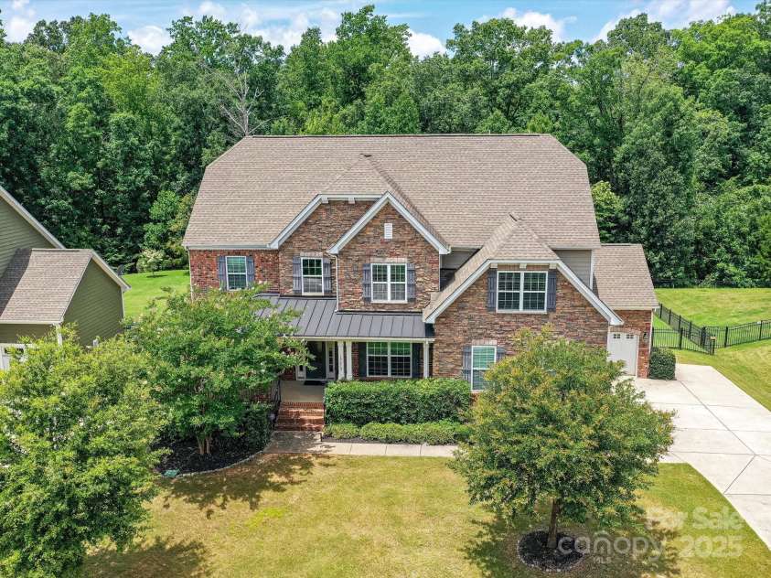17012 Alydar Commons Lane, Charlotte, NC 28278.  MLS# CAR4273044, YatesRealty ID 26752. 