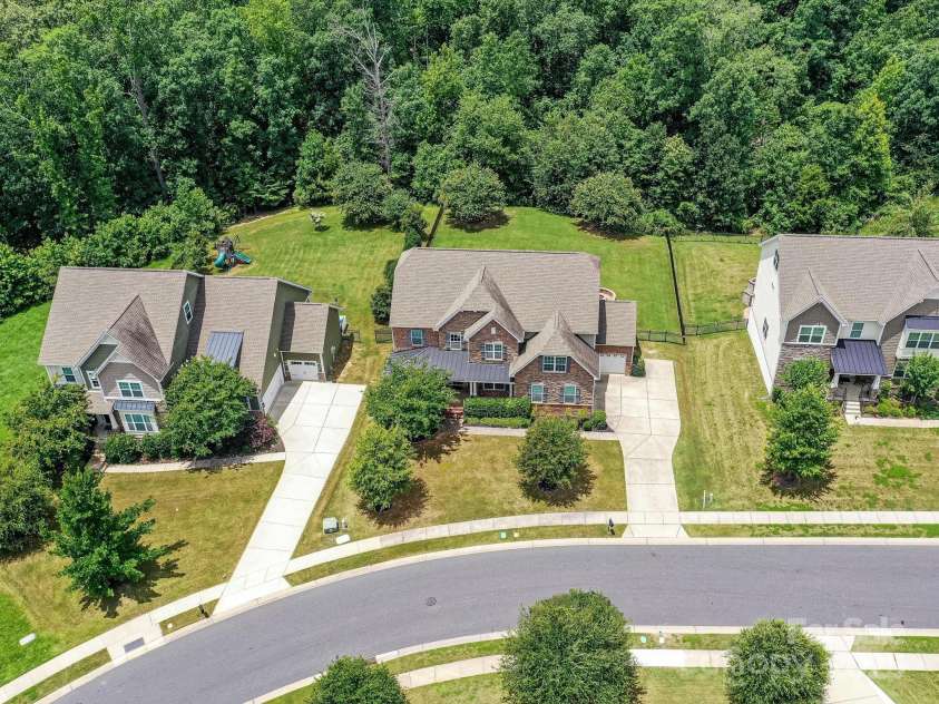 17012 Alydar Commons Lane, Charlotte, NC 28278.  MLS# CAR4273044, YatesRealty ID 26752. 