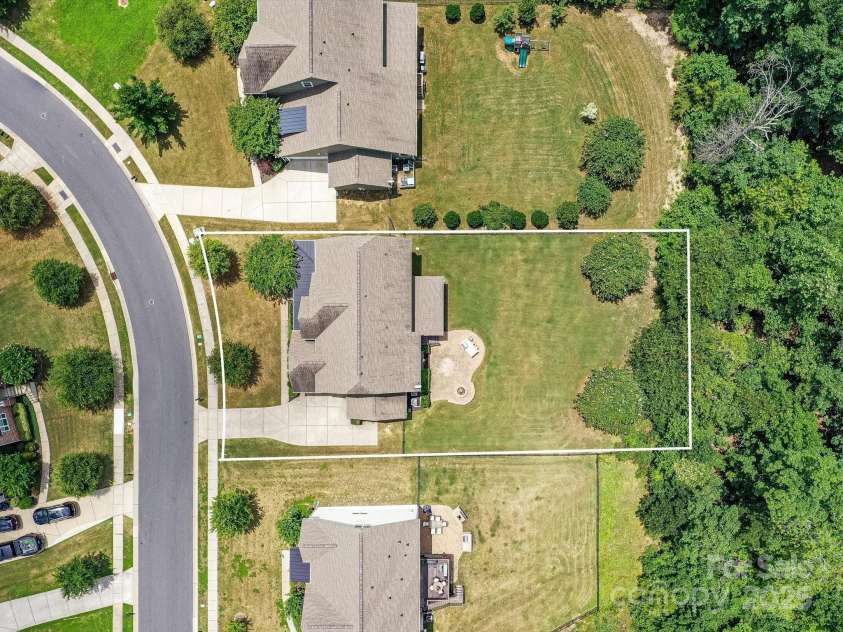 17012 Alydar Commons Lane, Charlotte, NC 28278.  MLS# CAR4273044, YatesRealty ID 26752. 