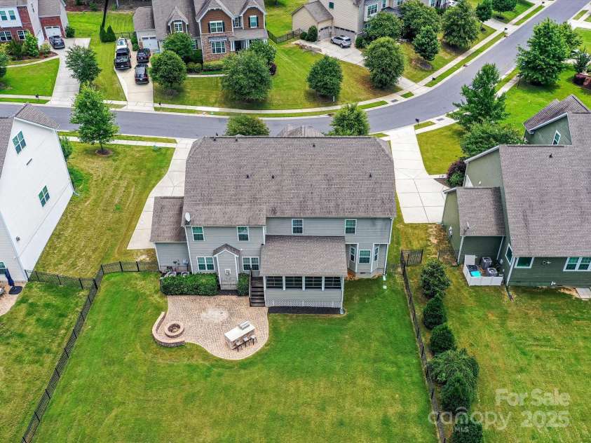 17012 Alydar Commons Lane, Charlotte, NC 28278.  MLS# CAR4273044, YatesRealty ID 26752. 