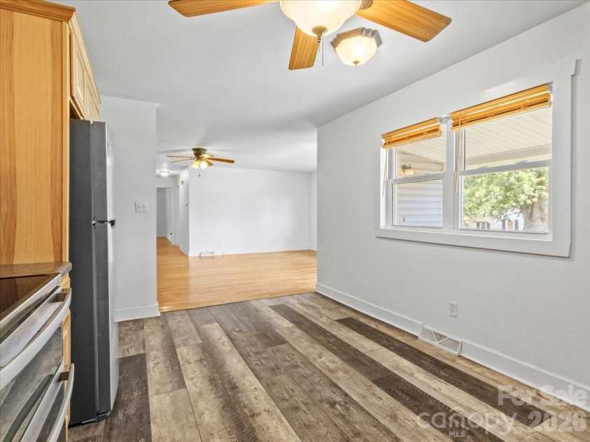 42 East Boulevard, Burnsville, NC 28714.  MLS# CAR4384114, YatesRealty ID 26752. 
