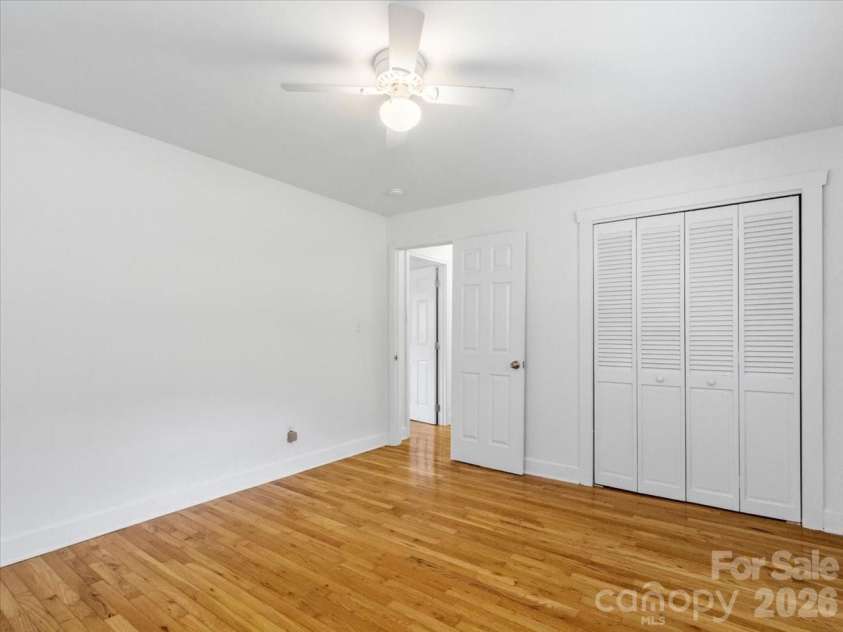 42 East Boulevard, Burnsville, NC 28714.  MLS# CAR4384114, YatesRealty ID 26752. 