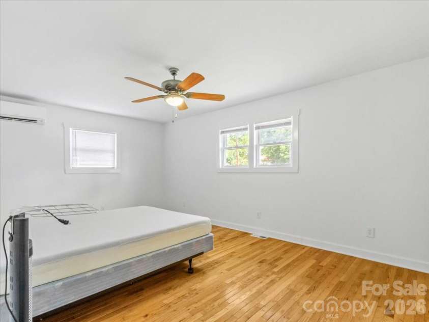 42 East Boulevard, Burnsville, NC 28714.  MLS# CAR4384114, YatesRealty ID 26752. 