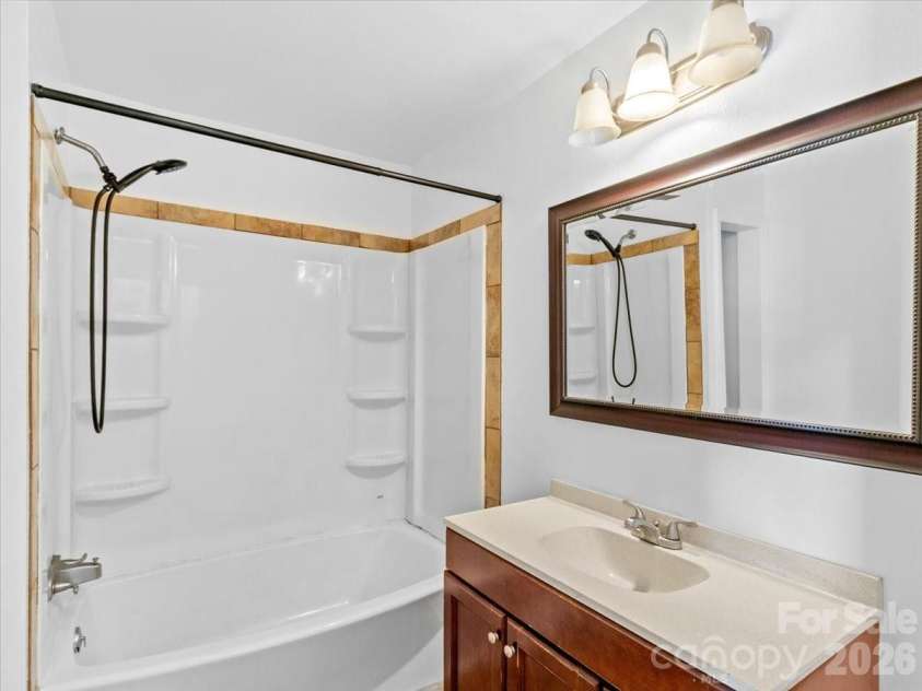 42 East Boulevard, Burnsville, NC 28714.  MLS# CAR4384114, YatesRealty ID 26752. 