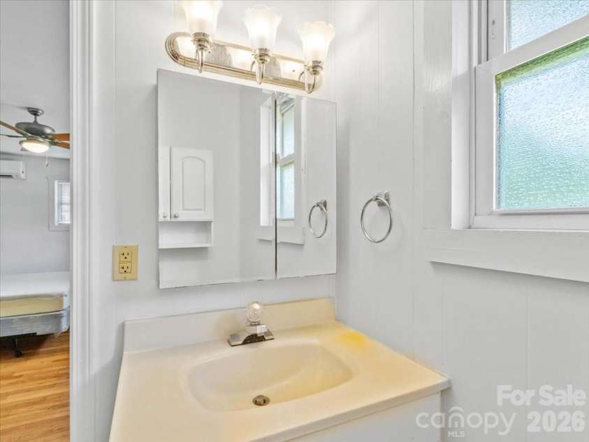42 East Boulevard, Burnsville, NC 28714.  MLS# CAR4384114, YatesRealty ID 26752. 