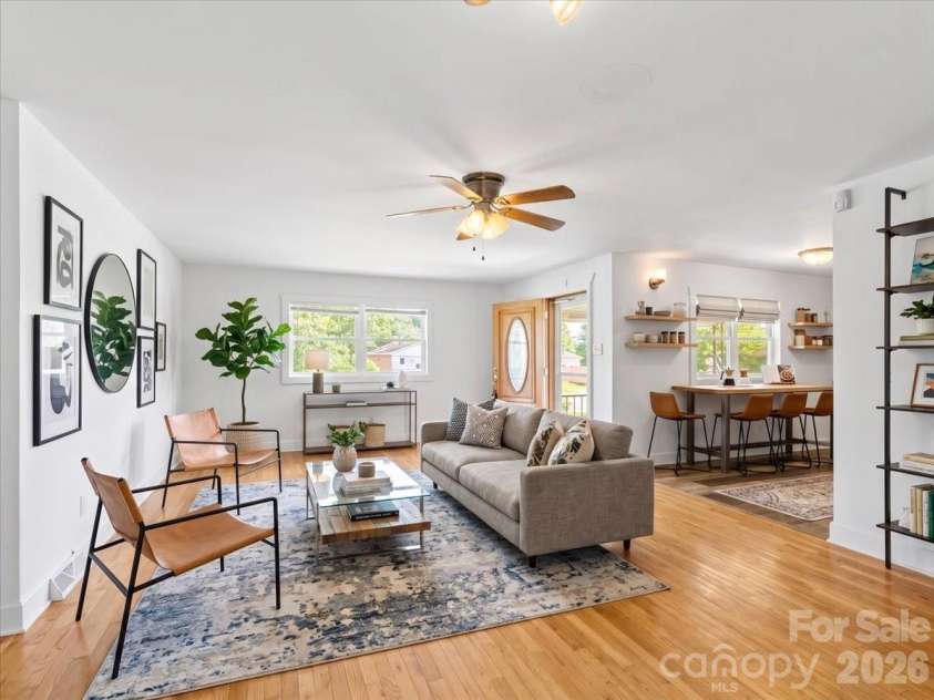 42 East Boulevard, Burnsville, NC 28714.  MLS# CAR4384114, YatesRealty ID 26752. 
