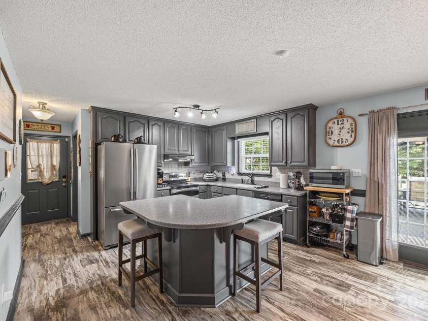 1975 Kehl Road, Clover, SC 29710.  MLS# CAR4273380, YatesRealty ID 26754. Kitchen