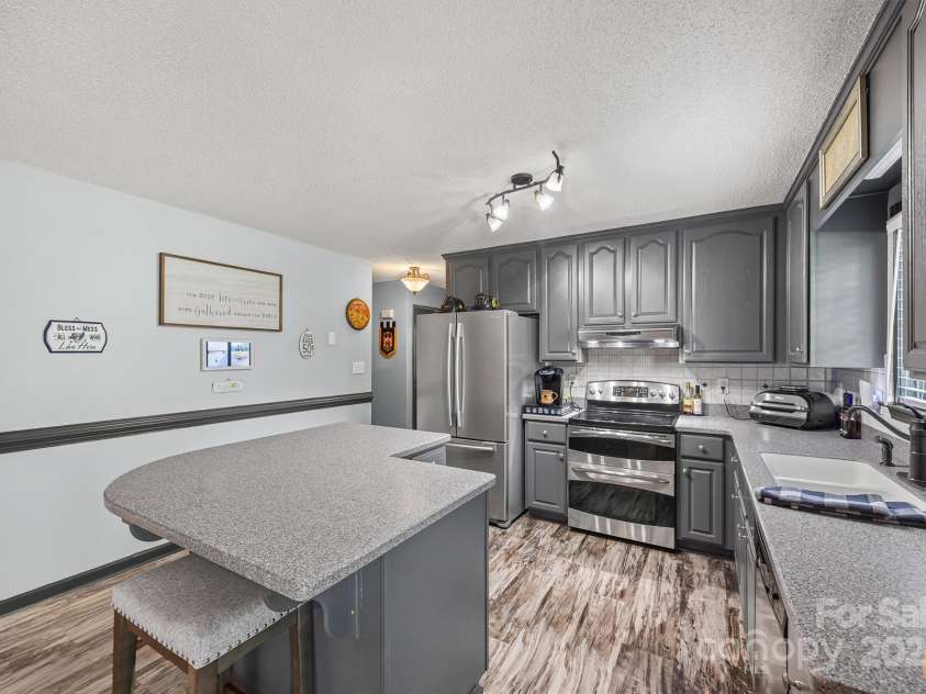 1975 Kehl Road, Clover, SC 29710.  MLS# CAR4273380, YatesRealty ID 26754. Kitchen