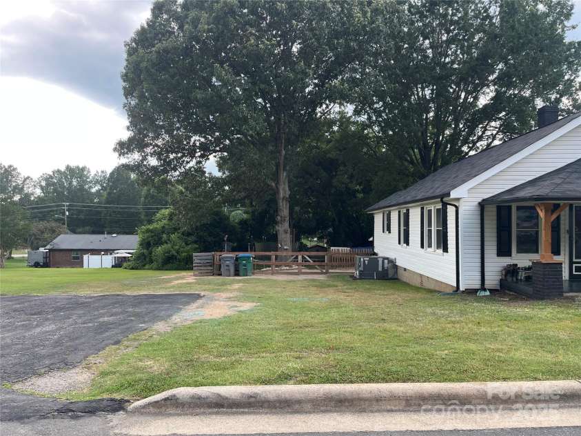 508 Rice Street, Landis, NC 28088.  MLS# CAR4275579, YatesRealty ID 26756. 