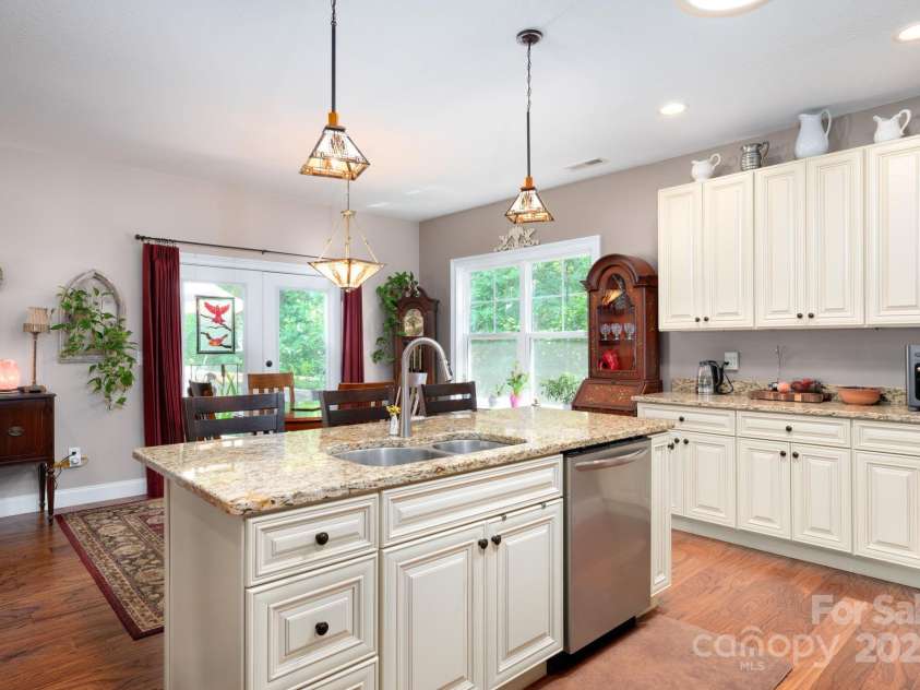 12 Asher Lane, Arden, NC 28704.  MLS# CAR4272445, YatesRealty ID 26758. Large Island with Double Sinks and Breakfast Bar