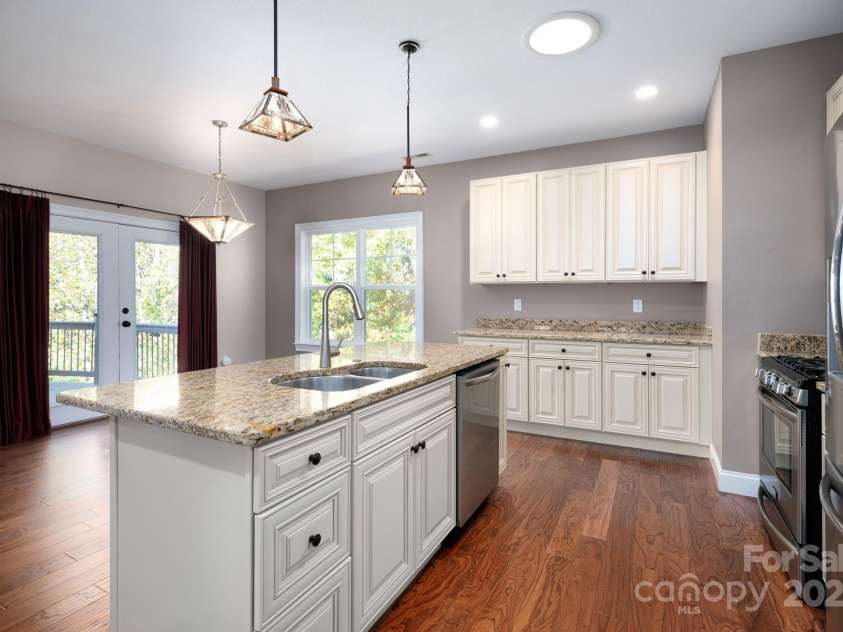 12 Asher Lane, Arden, NC 28704.  MLS# CAR4272445, YatesRealty ID 26758. Large Kitchen Island