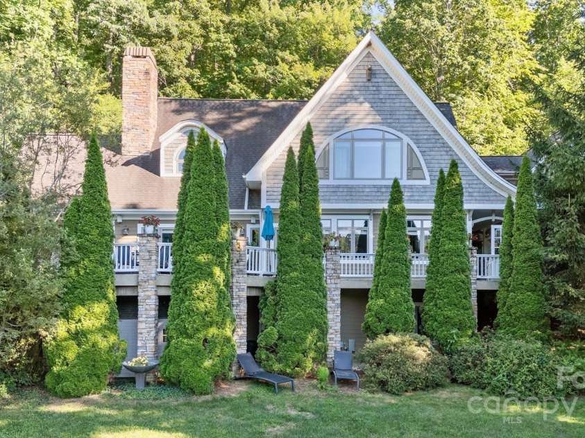 11 Hearthstone Drive, Asheville, NC 28803.  MLS# CAR4277010, YatesRealty ID 26759. 