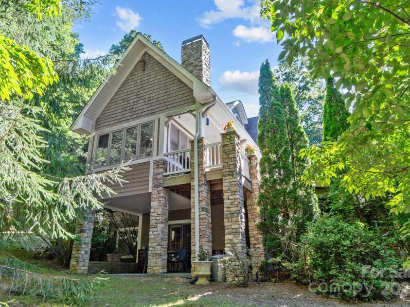 11 Hearthstone Drive, Asheville, NC 28803.  MLS# CAR4277010, YatesRealty ID 26759. 