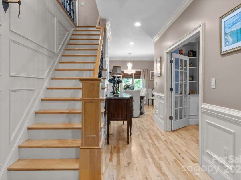 11 Hearthstone Drive, Asheville, NC 28803.  MLS# CAR4277010, YatesRealty ID 26759. 