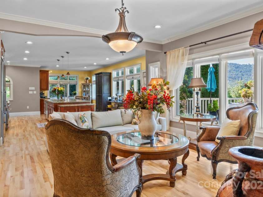 11 Hearthstone Drive, Asheville, NC 28803.  MLS# CAR4277010, YatesRealty ID 26759. 