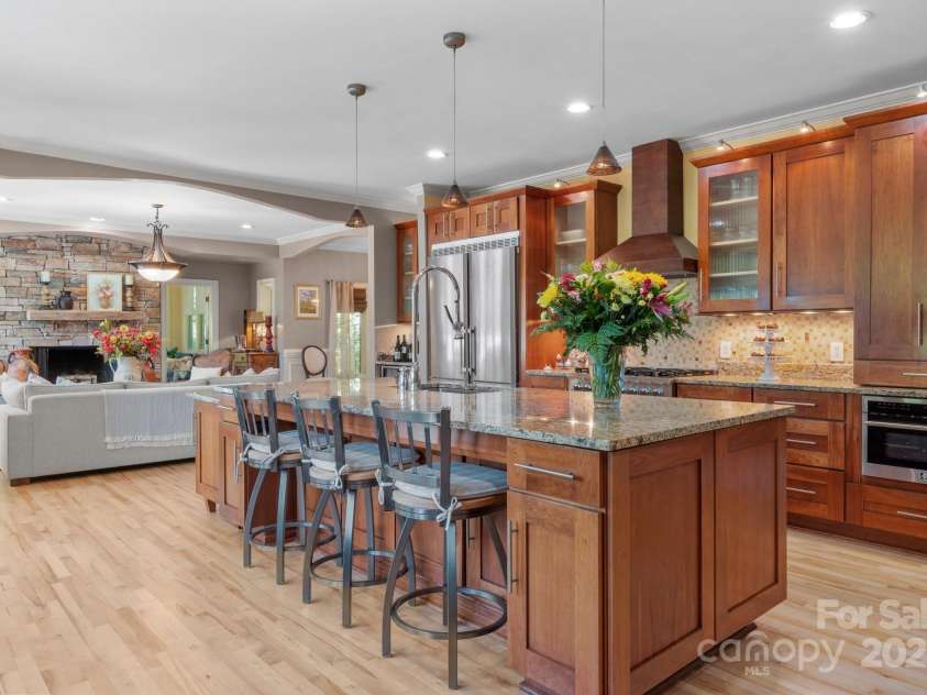 11 Hearthstone Drive, Asheville, NC 28803.  MLS# CAR4277010, YatesRealty ID 26759. 