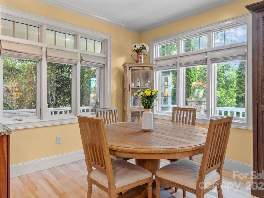 11 Hearthstone Drive, Asheville, NC 28803.  MLS# CAR4277010, YatesRealty ID 26759. 