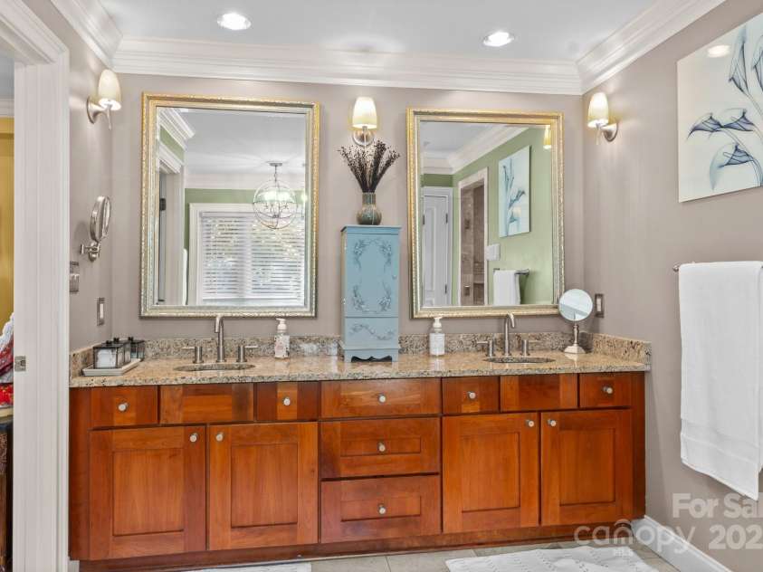 11 Hearthstone Drive, Asheville, NC 28803.  MLS# CAR4277010, YatesRealty ID 26759. 