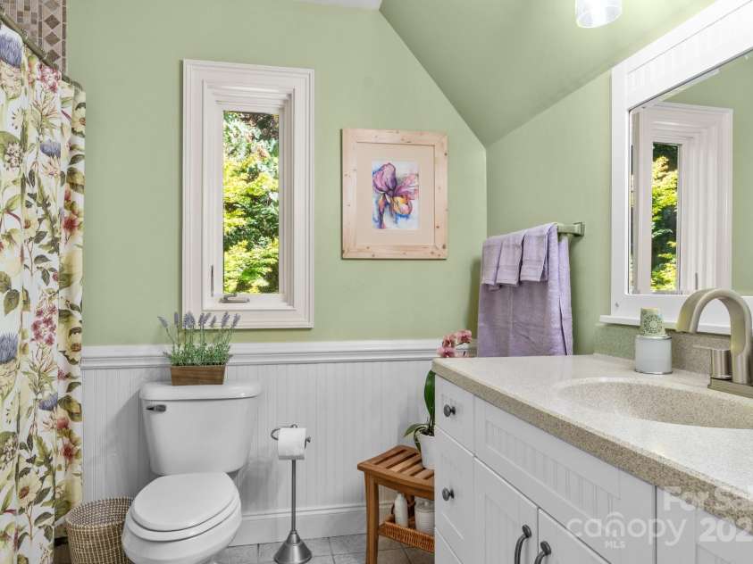 11 Hearthstone Drive, Asheville, NC 28803.  MLS# CAR4277010, YatesRealty ID 26759. 