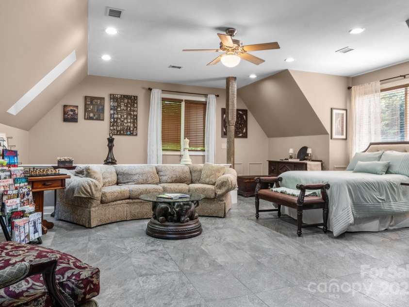 11 Hearthstone Drive, Asheville, NC 28803.  MLS# CAR4277010, YatesRealty ID 26759. 