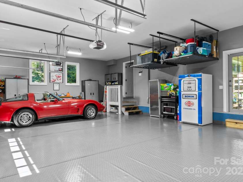 11 Hearthstone Drive, Asheville, NC 28803.  MLS# CAR4277010, YatesRealty ID 26759. 