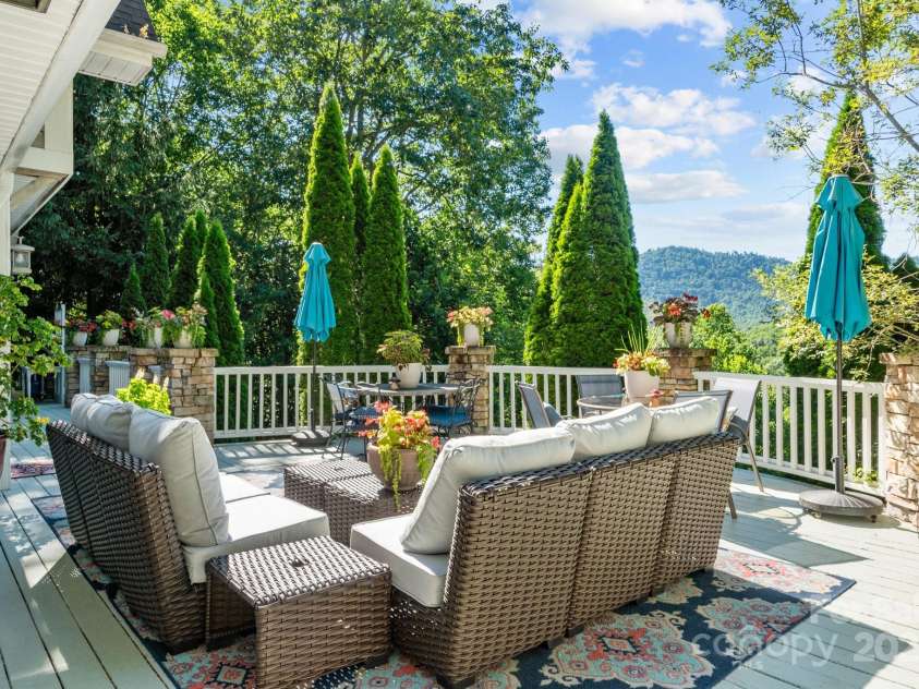 11 Hearthstone Drive, Asheville, NC 28803.  MLS# CAR4277010, YatesRealty ID 26759. 