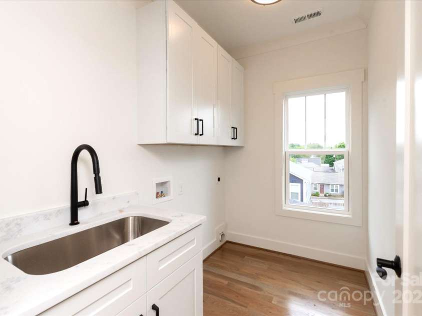 1922 Hamorton Place, Charlotte, NC 28205.  MLS# CAR4237474, YatesRealty ID 2676. 