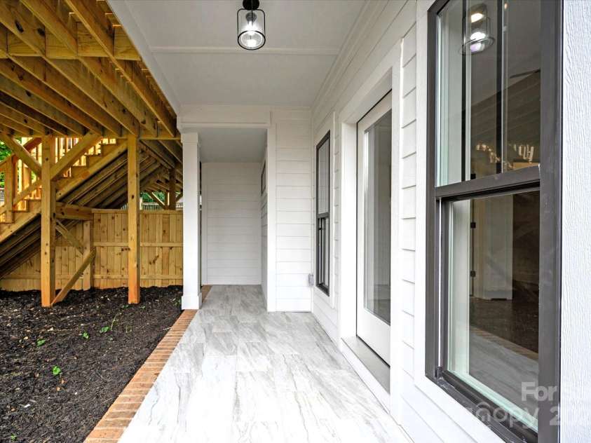 1922 Hamorton Place, Charlotte, NC 28205.  MLS# CAR4237474, YatesRealty ID 2676. 