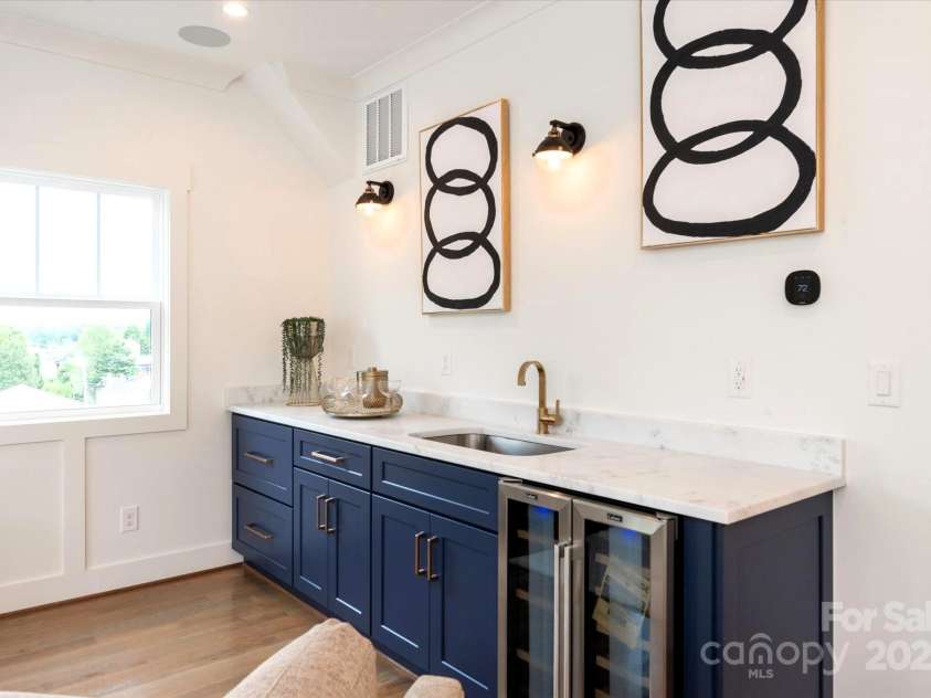 1922 Hamorton Place, Charlotte, NC 28205.  MLS# CAR4237474, YatesRealty ID 2676. Bonus room bar