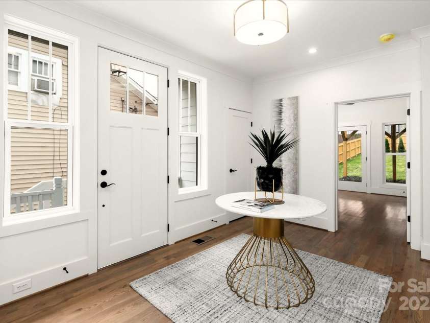1922 Hamorton Place, Charlotte, NC 28205.  MLS# CAR4237474, YatesRealty ID 2676. Foyer